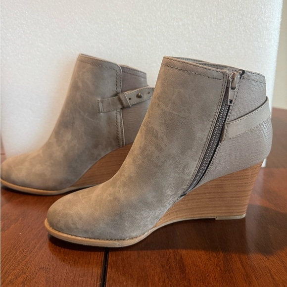 Shoes - New in Box - Size 9, women’s Taupe Brown Wedge Booties, Comfortable, Buckle